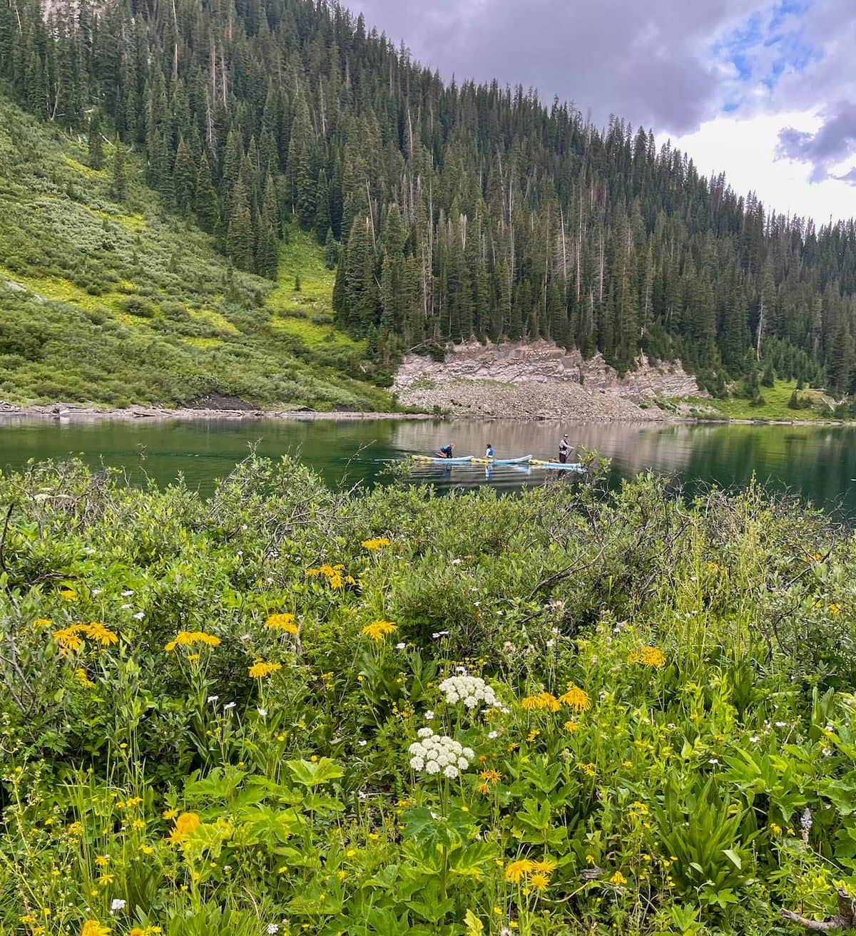 Emerald Lake trail photo